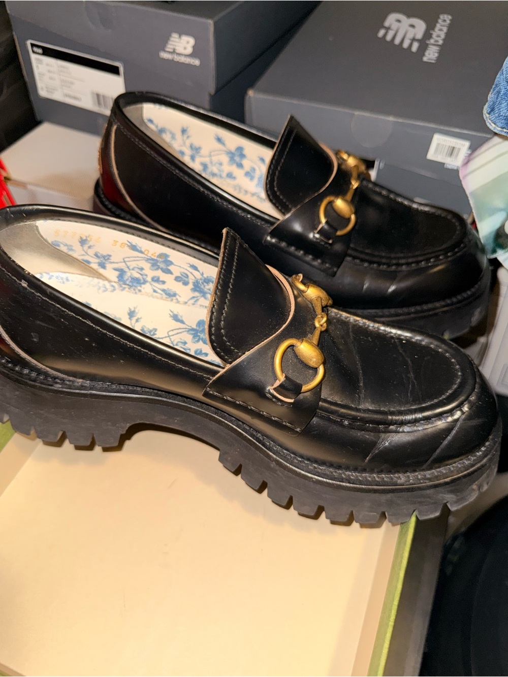 Gucci Black Loafers with Gold Hardware and Bee Embroidery - Picture 5 of 7